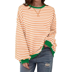 Felpa da donna a righe arancioni e bianche con dettagli a costine verdi, stile casual chic