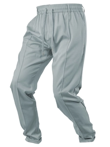 Détail du pantalon homme avec taille élastique et cordons de serrage à embouts métalliques