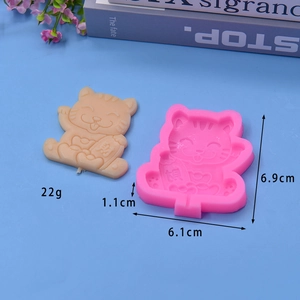 Detailed pink silicone mold for Maneki-neko lucky cat DIY baking and resin crafts