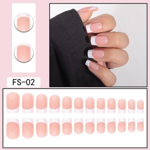 Rosa und weiße French Tip quadratische Kunstnägel-Set an Händen und in kompletter Set-Anordnung