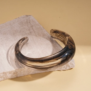 Retro geometric round acrylic open cuff bracelet with tortoiseshell pattern finish