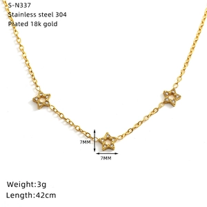 Detailed view of 18k gold plated stainless steel necklace featuring star shaped pendants