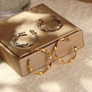 Boucles D'oreilles Créoles En Forme De C Torsadées Acier Inoxydable Plaqué Or 18 Carats Géométrique Tendance Pour Femmes