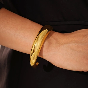 Minimalist 18K gold plated stainless steel crescent C-shaped open cuff bracelet for women