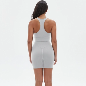 Dettagli degli shorts yoga a vita alta con cucitura a V e reggiseno sportivo senza cuciture