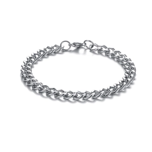 Bracciale cubano in acciaio al titanio argento lucido con chiusura a moschettone su bianco