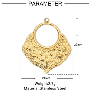 Detailed parameter view of 24mm x 29mm fan-shaped stainless steel pendant with star texture