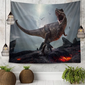 Dettaglio dell'arazzo dinosauro con un T-Rex ruggente e vulcano su parete grigia