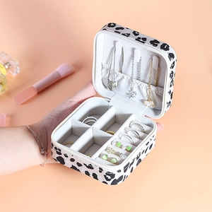Portable Leopard Print Velvet Jewelry Box Travel Jewelry Organizer Square Zipper Case For Earrings Rings Necklaces Storage Gift Box