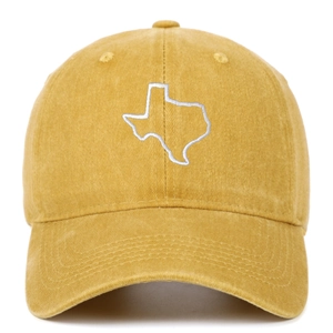 Dettaglio del ricamo bianco del Texas su un cappellino in cotone lavato giallo senape