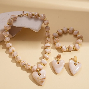Retro resin necklace set with acrylic marble beads and gold heart pendants for women