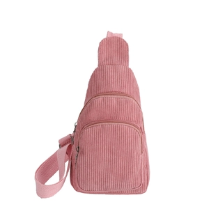 Rosa Cord-Brusttasche für Damen mit Reißverschlussfächern im lässigen modischen Stil