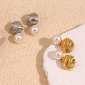 18K gold and silver balloon-style stud earrings with white pearl pendants