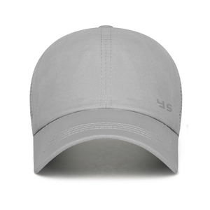 Hellgraue atmungsaktive Baseballkappe mit Laser-Löchern und reflektierendem YS-Logo