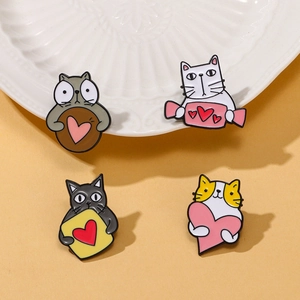 Cartoon Cat Enamel Brooch Pin For Kids Women Cute Animal Hugging Heart Zinc Alloy Badge For Clothing Backpack Decoration