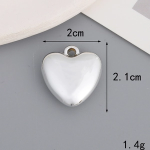 Silver UV heart pendant detail showing dimensions 2cm x 2.1cm and weight 1.4g