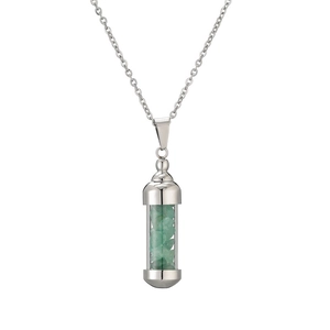 Collier minimaliste en acier inoxydable avec pendentif capsule et cristaux verts
