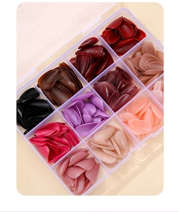 Lot de 12 couleurs de faux ongles brillants de forme stiletto dans une boîte transparente