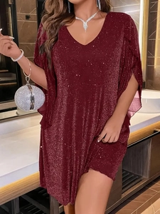 Elegante abito da sera bordeaux con paillettes, scollo a V, maniche a spacco e vita alta