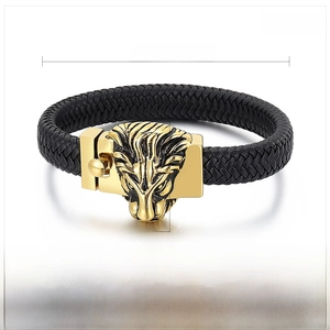 Vue détaillée du bracelet punk tête de lion doré avec bracelet en cuir tressé noir