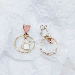 Asymmetric S925 cat earrings with pink hearts, pearls and crystals on white paper