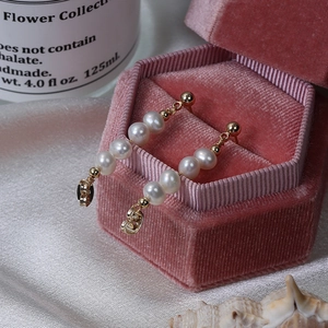 Eleganti orecchini in argento S925 con 4 perle d'acqua dolce bianche a forma lineare