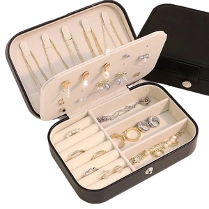 Portable double-layer faux leather jewelry box for rings and necklaces in black