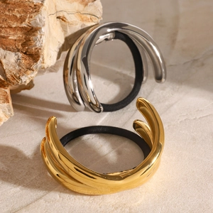 Minimalistische Edelstahl Haargummis in Gold und Silber mit gekreuzter Schnalle