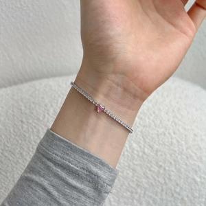 Detailed close-up of S925 silver tennis bracelet with pink heart-shaped zircon gemstone