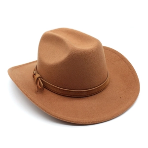 Chapeau de cowboy classique en feutre marron avec lanière en cuir et boucle en métal