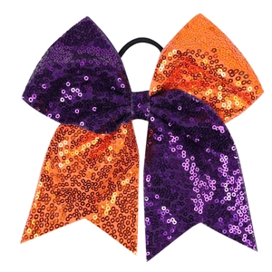 Vue détaillée du nœud papillon à paillettes violettes et orange avec élastique noir