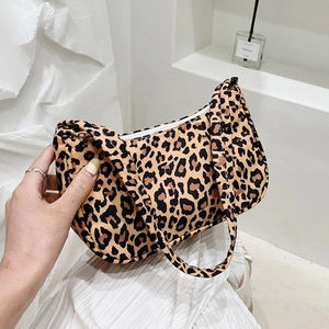 Detailed view of the leopard print pattern and fabric texture of the trendy underarm bag
