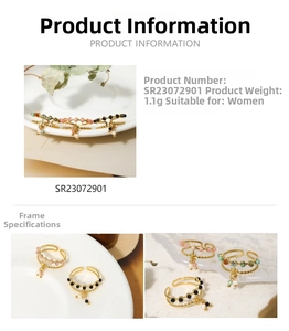 Détail de bagues plaquées or 18K avec pierres naturelles et pendentifs étoiles