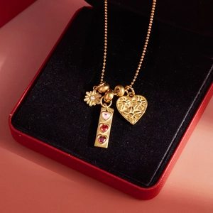 18K gold plated necklace with daisy pendant and gradient heart gemstone in a gift box