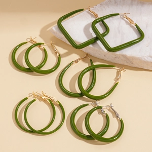 Set di 5 paia di orecchini geometrici in resina verde in forme tonde quadrate e a goccia