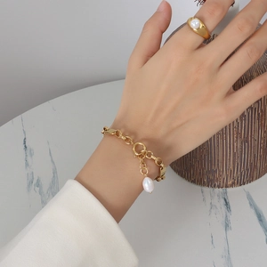 French Retro Gold Bracelet 18K Gold Plated Titanium Steel With Water Drop Freshwater Pearl Pendant For Women Adjustable