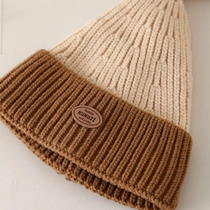 Winter infant warm knitted hat with bicolor splicing and leather patch detail