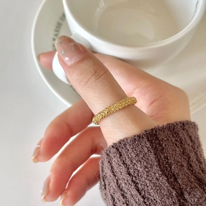 Irregular textured gold ring with 925 sterling silver minimalist beaded design
