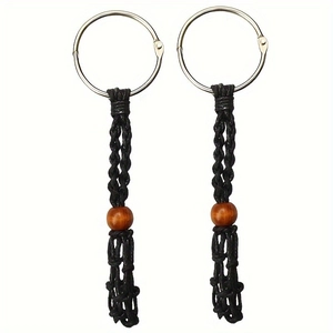 Porte-clés avec filet tissé réglable, anneau métallique et perle en bois marron foncé