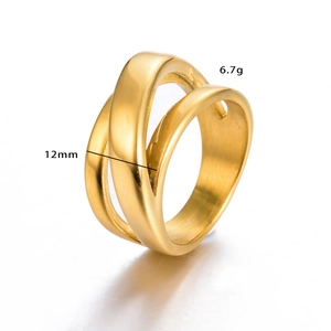 Detail shot of 12mm wide knotted gold stainless steel ring with 6.7g weight info