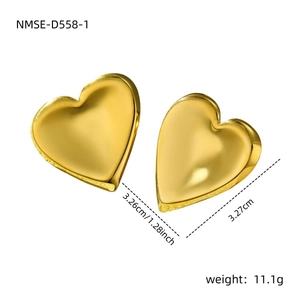 Detail view of gold heart earrings with size dimensions 3.27cm and weight 11.1g