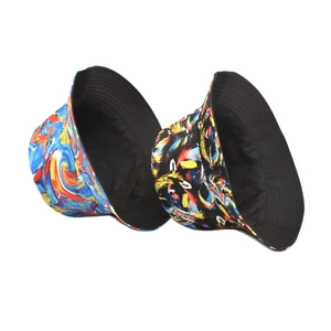 Bob réversible avec motifs graffiti abstraits colorés pour protection solaire en extérieur