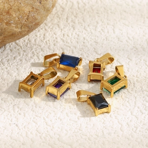 Lot de 6 pendentifs rectangulaires en zircon coloré sertis d'acier plaqué or 18 carats