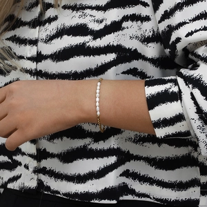 Detail of OT buckle bracelet with white freshwater pearls and golden woven chain links