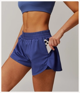 Détail d'un short de sport à séchage rapide avec poche cachée et design double épaisseur