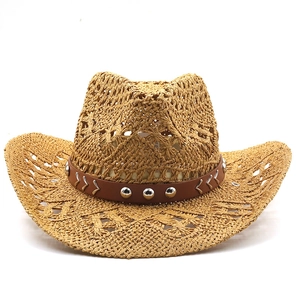 Chapeau de cowboy occidental en paille avec bandeau en cuir brun et rivets métalliques
