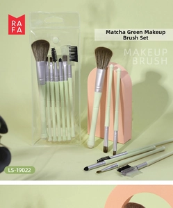 Eight-piece matcha green makeup brush set with soft bristles and transparent storage bag