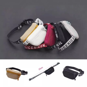 Mini sacs bandoulière en nylon pour poupées en jaune, rouge, noir et blanc variés
