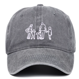 Casquette en coton délavé gris avec broderie silhouette famille et chien