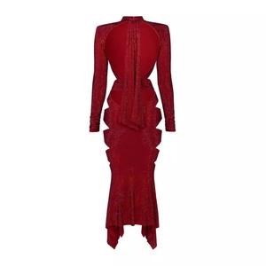 Robe de soirée sexy à paillettes rouges manches longues avec découpe à la taille et sirène